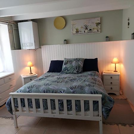 Charming Two Bedroom Gite With Beautiful Gardens Конфолан Экстерьер фото