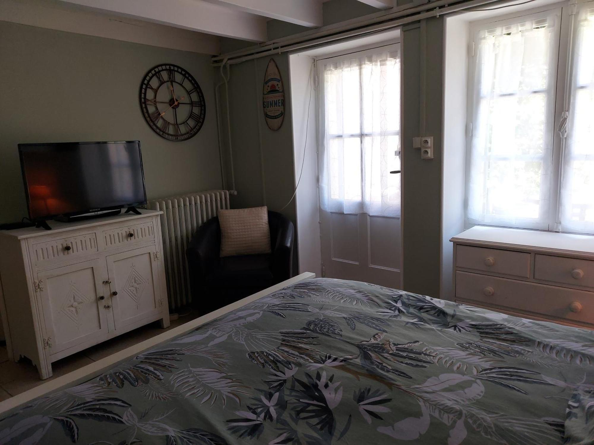 Charming Two Bedroom Gite With Beautiful Gardens Конфолан Экстерьер фото