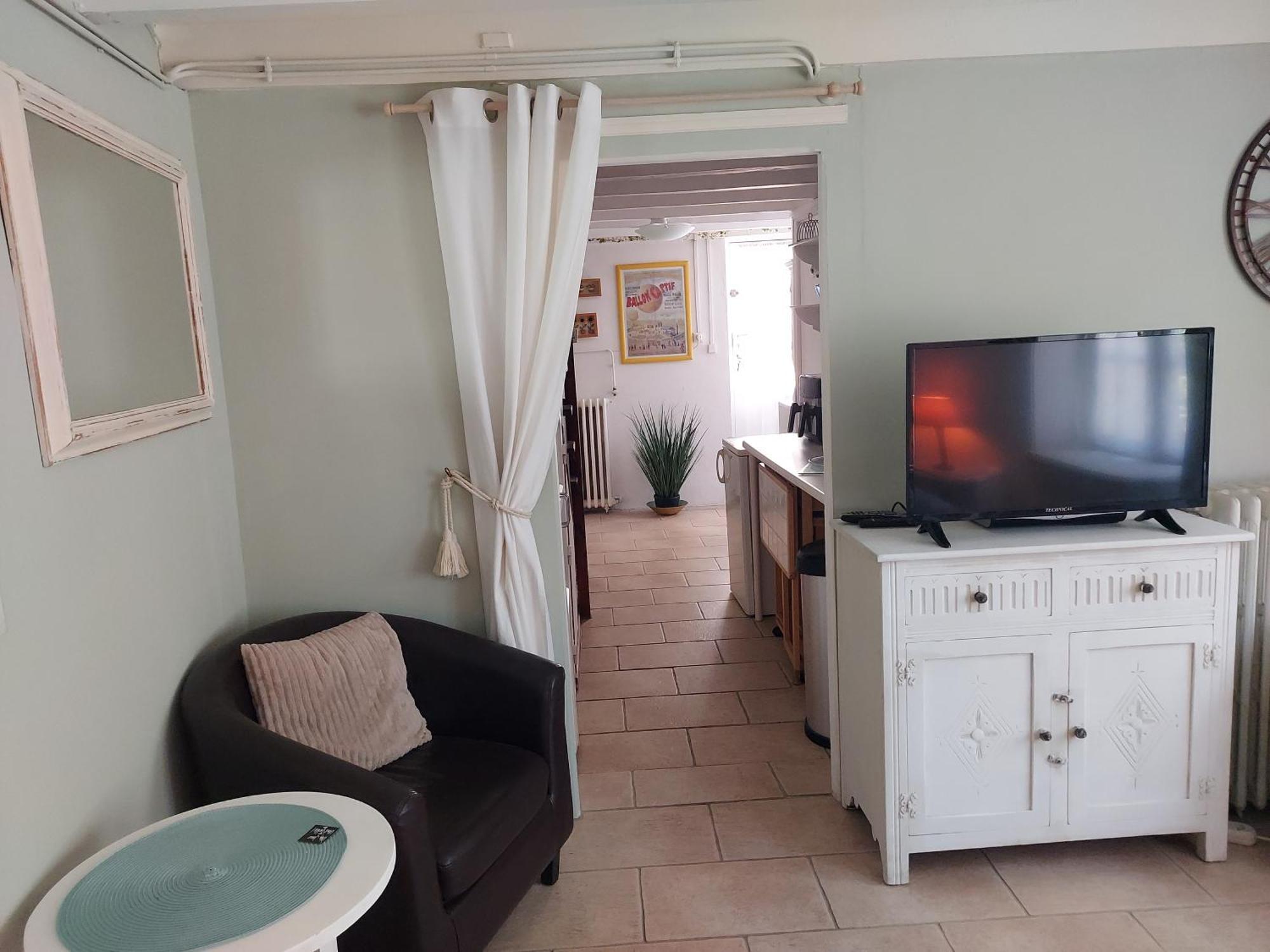 Charming Two Bedroom Gite With Beautiful Gardens Конфолан Экстерьер фото